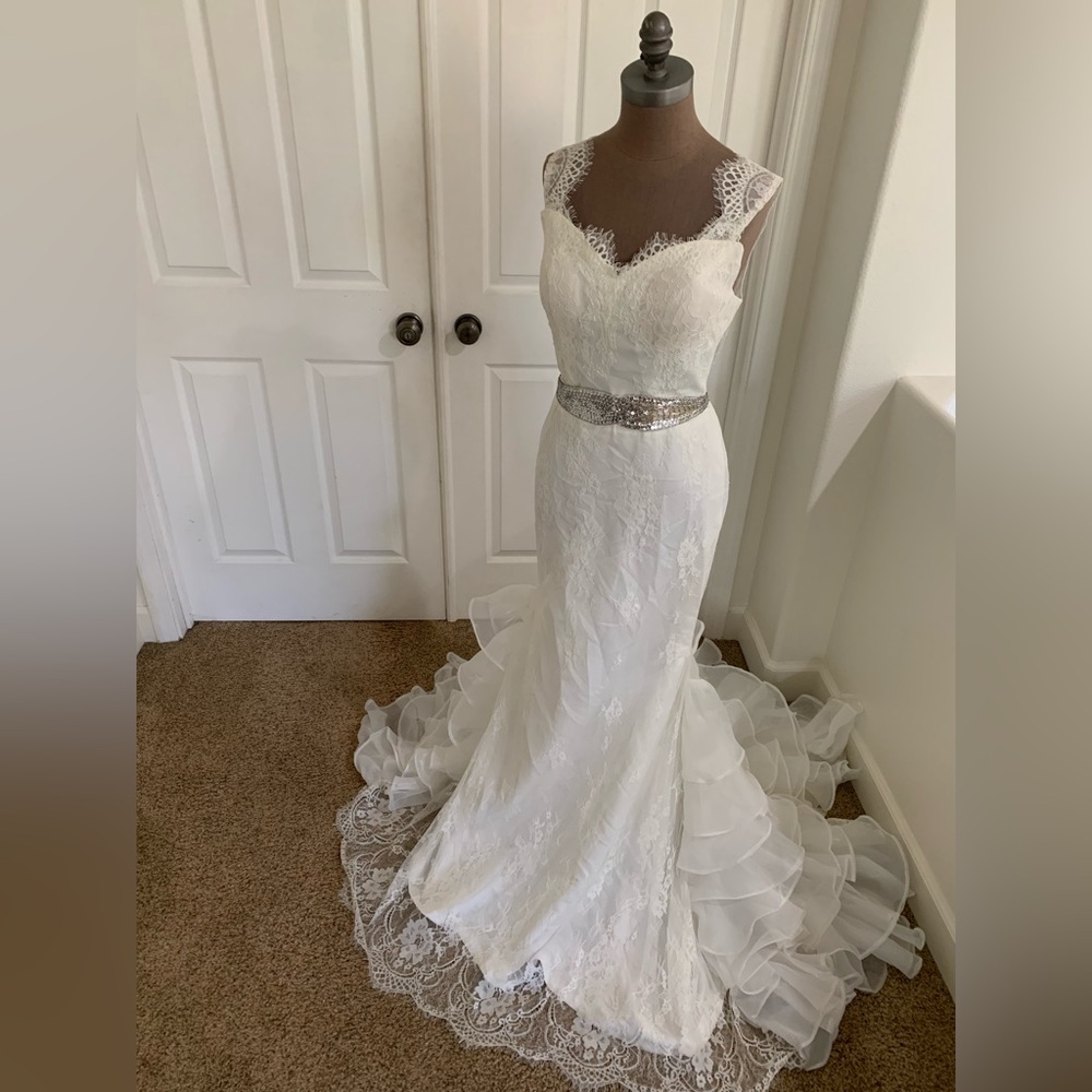 Elegant White Lace Wedding Dress